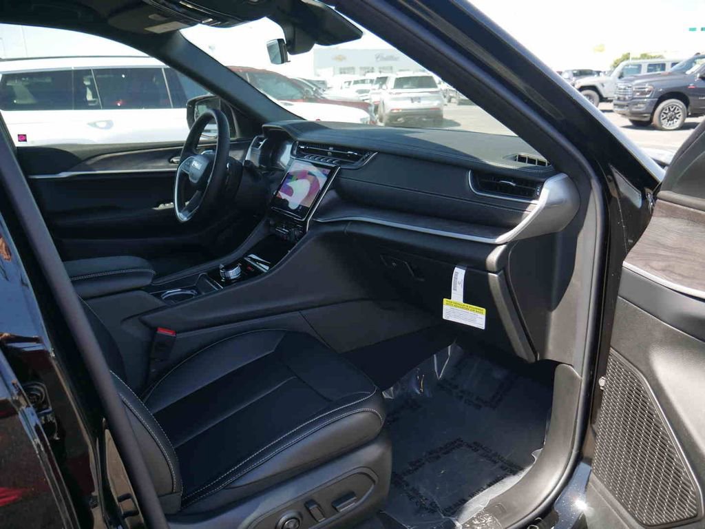 New 2025 Jeep Grand Cherokee Limited image 25