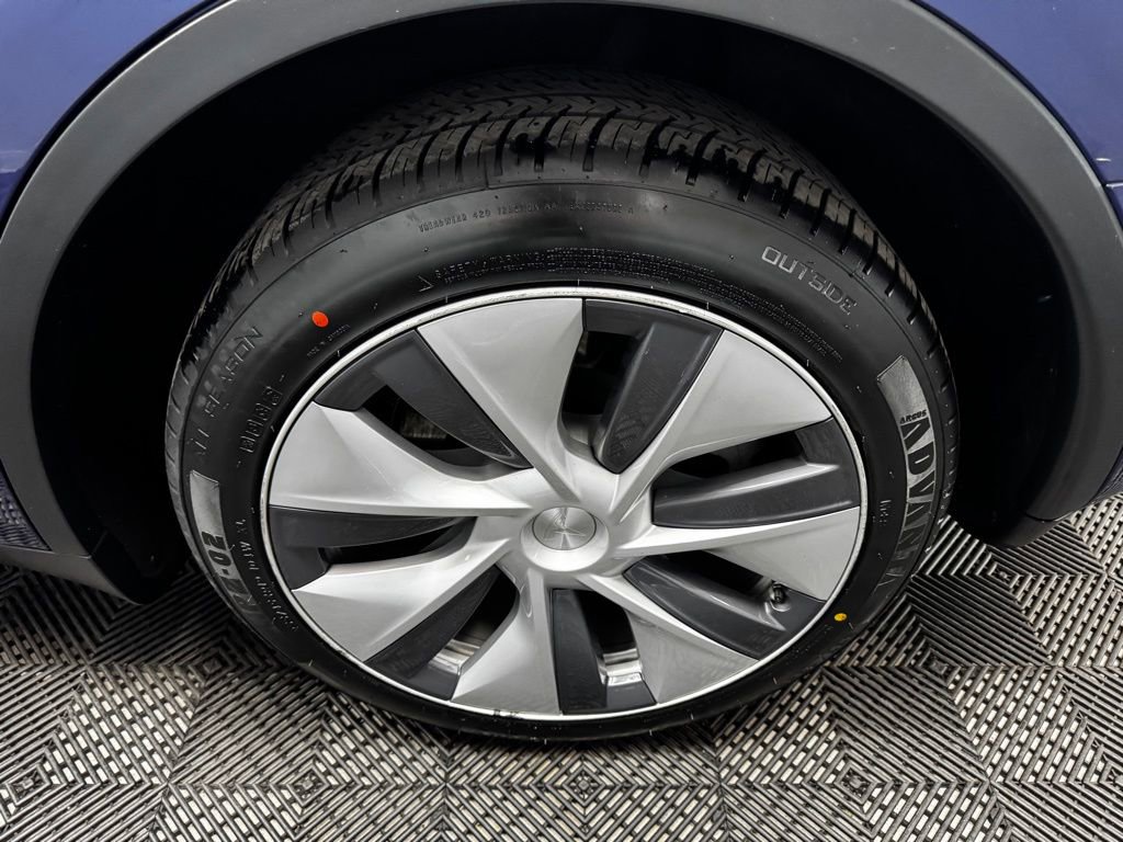 Used 2022 Tesla Model Y Long Range image 20