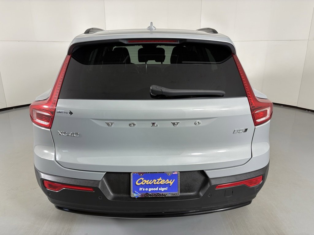Used 2024 Volvo XC40 B5 Core image 7