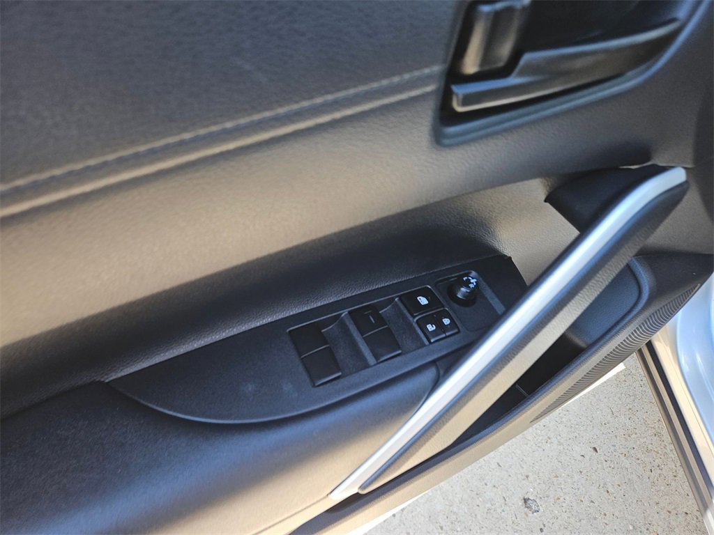 Used 2025 Toyota Corolla Cross LE image 13