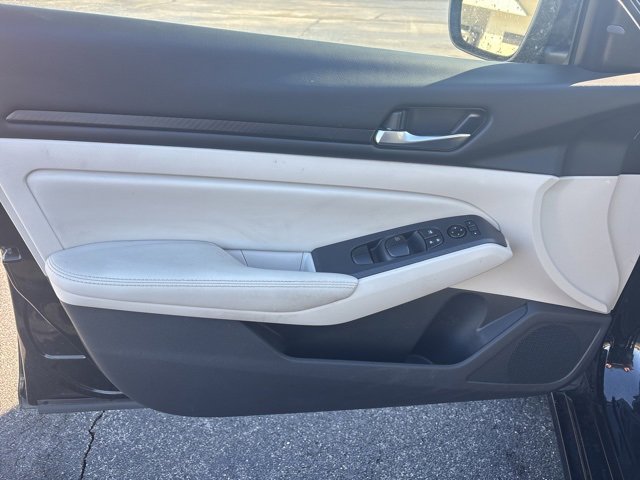 Used 2025 Nissan Altima 2.5 SV image 21