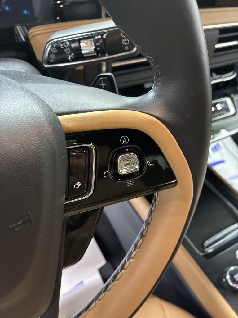 Used 2023 Lincoln Corsair Reserve w/ Jet Appearance Package image 16