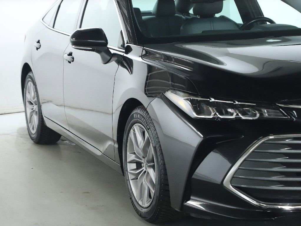 Used 2019 Toyota Avalon XLE w/ Moonroof Package image 8