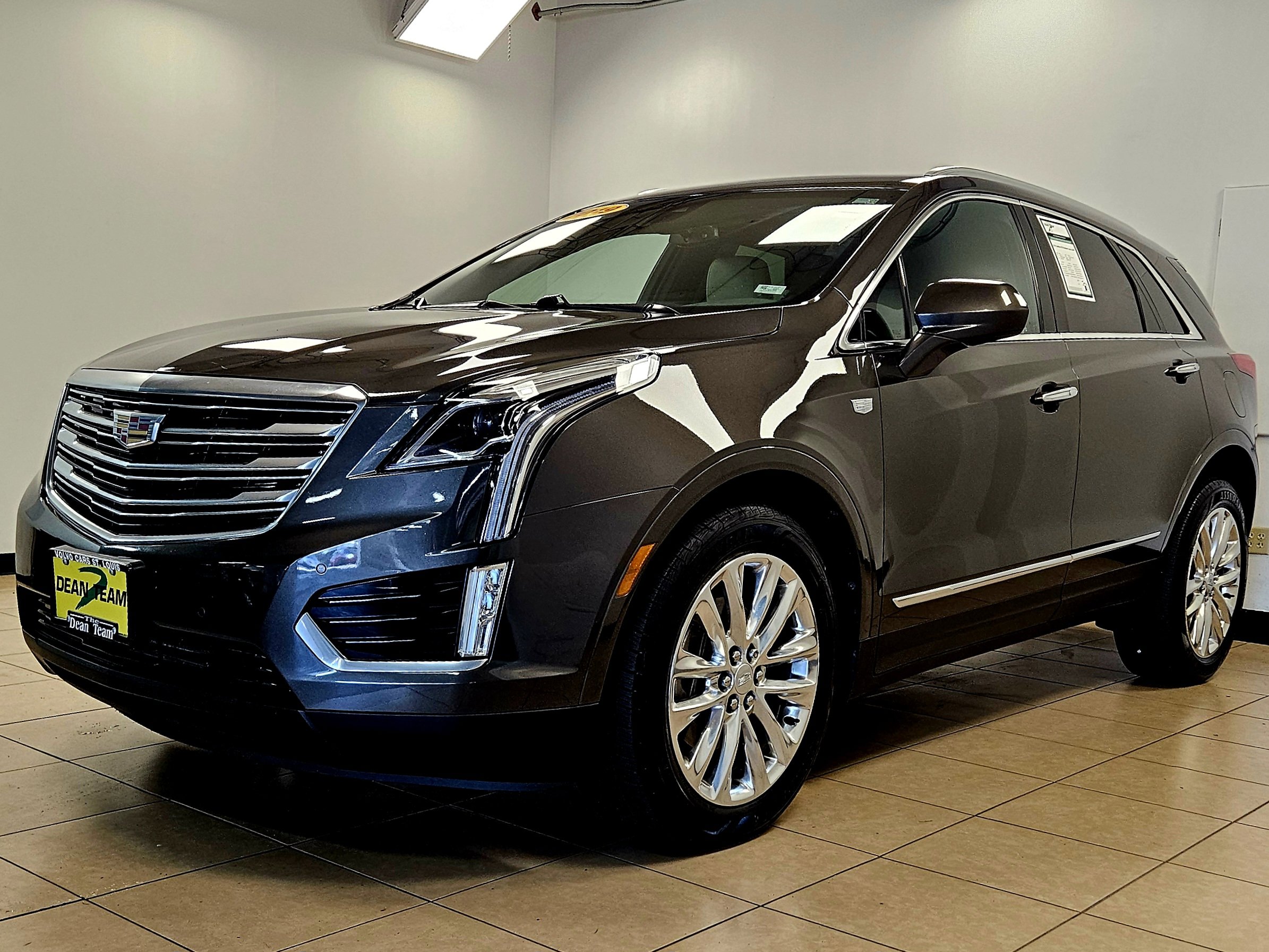 Used 2019 Cadillac XT5 Premium Luxury w/ Advanced Security Package image 2