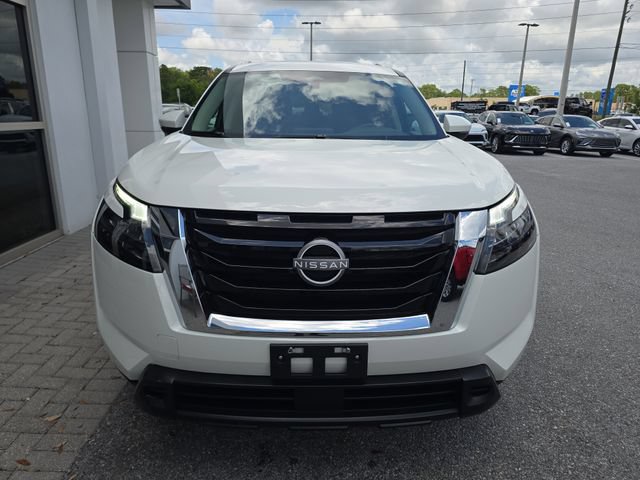Used 2025 Nissan Pathfinder SV FWD image 2