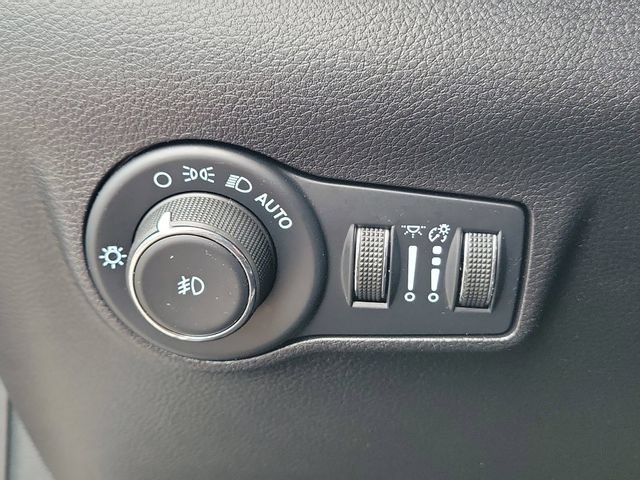 Used 2022 Jeep Compass Latitude FWD image 21