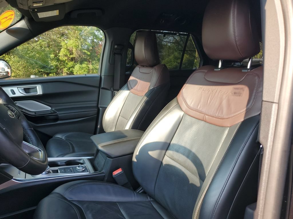 Used 2022 Ford Explorer Platinum w/ Technology Package AWD/4WD image 17