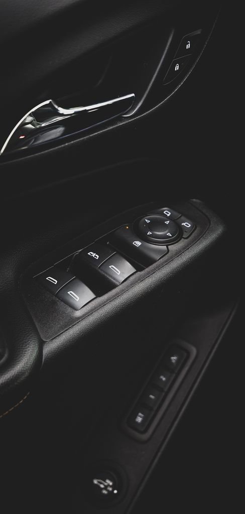 Used 2018 Chevrolet Equinox Premier image 19