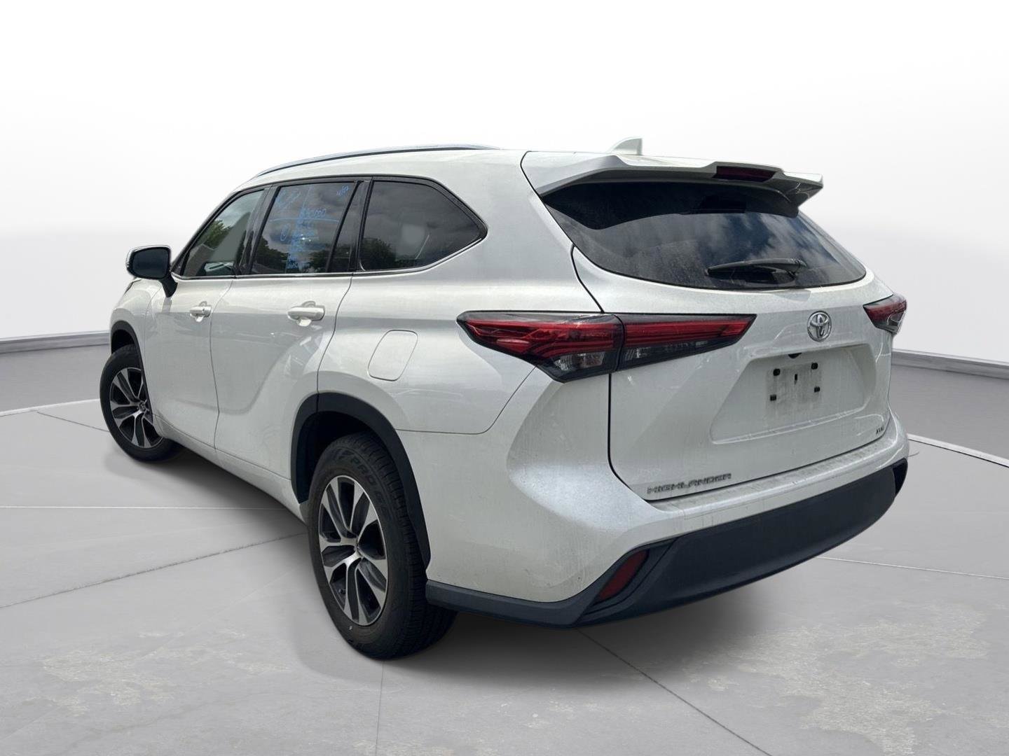 Used 2020 Toyota Highlander XLE FWD image 8