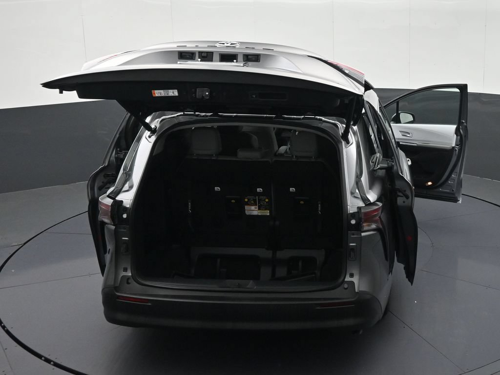 Used 2026 Toyota Sienna XLE FWD image 48
