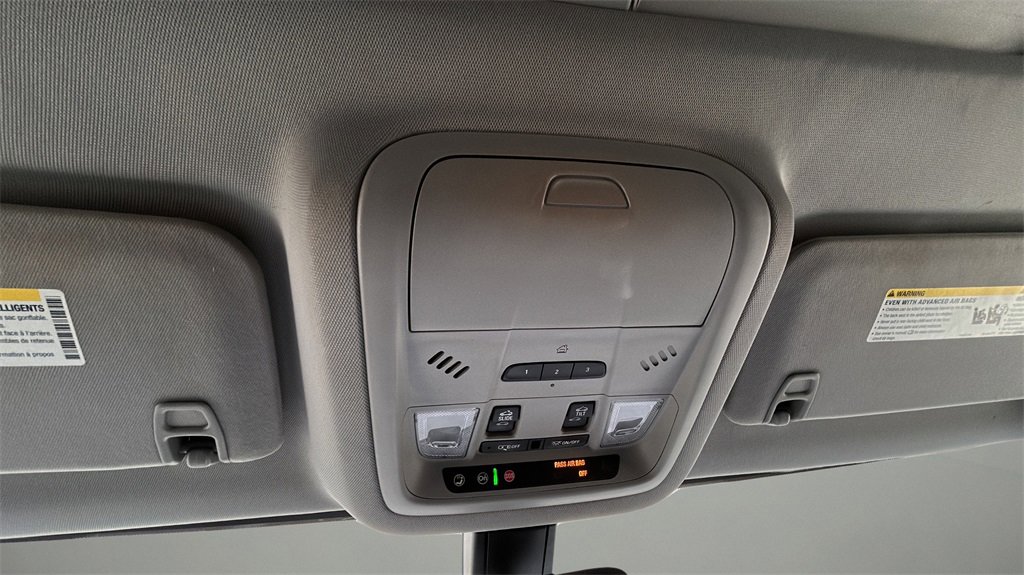 Used 2017 GMC Acadia SLT image 29