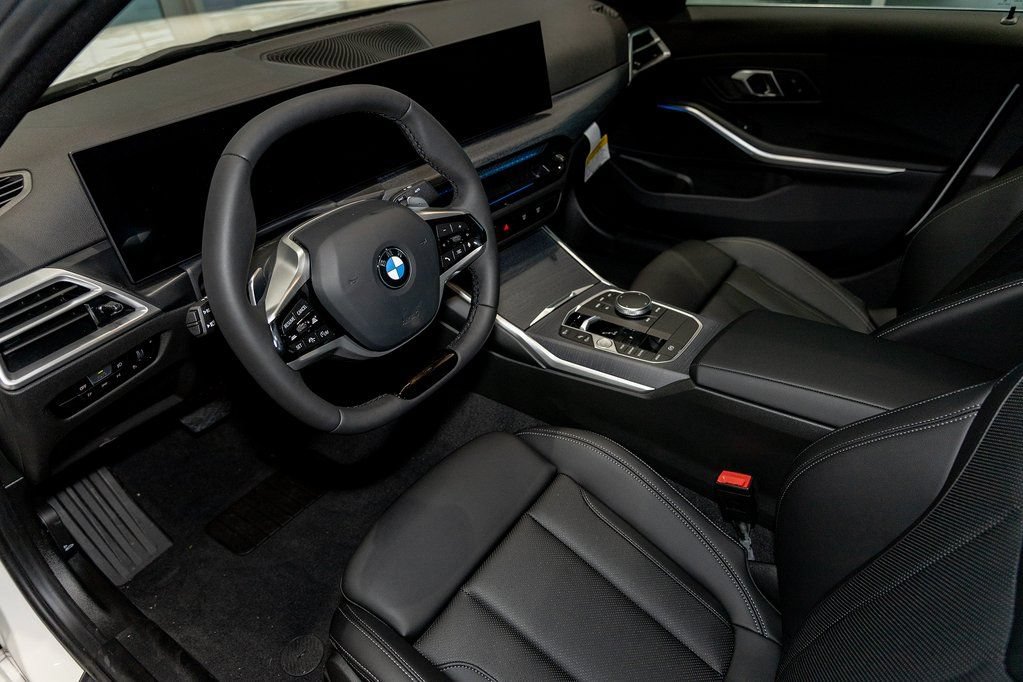 Used 2025 BMW 330i xDrive Sedan w/ Convenience Package AWD/4WD image 15
