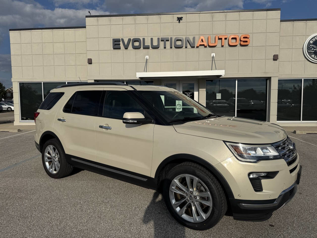 Used 2018 Ford Explorer Limited w/ Equipment Group 301A image 3