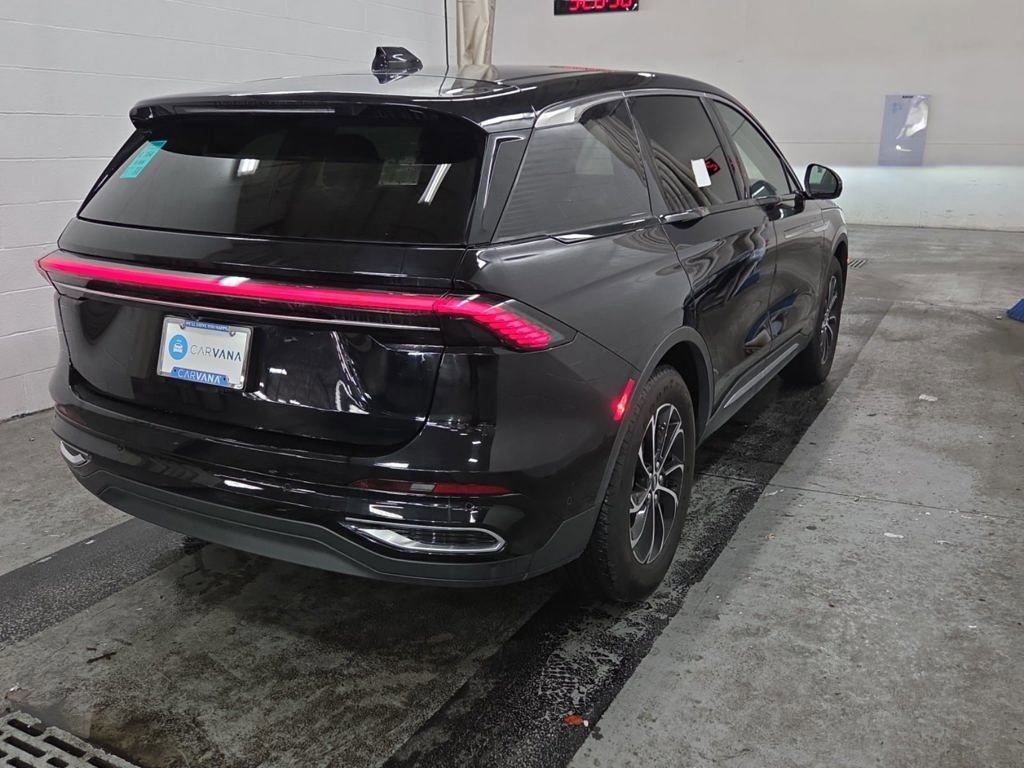 Used 2024 Lincoln Nautilus Premier image 5