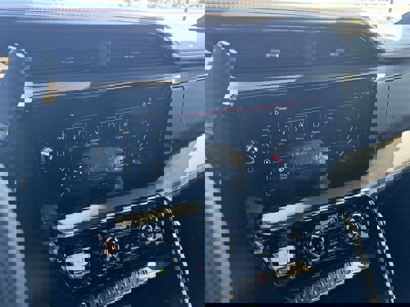 Used 2025 GMC Sierra 2500 AT4 w/ AT4 Premium Plus Package image 18