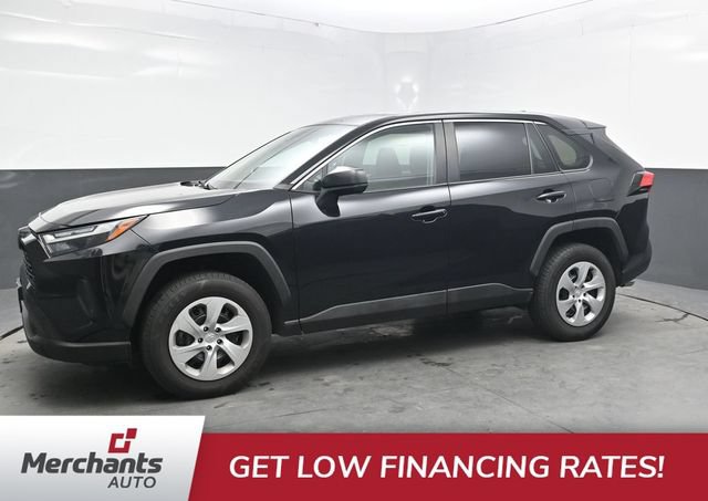 Used 2024 Toyota RAV4 LE AWD/4WD image 3