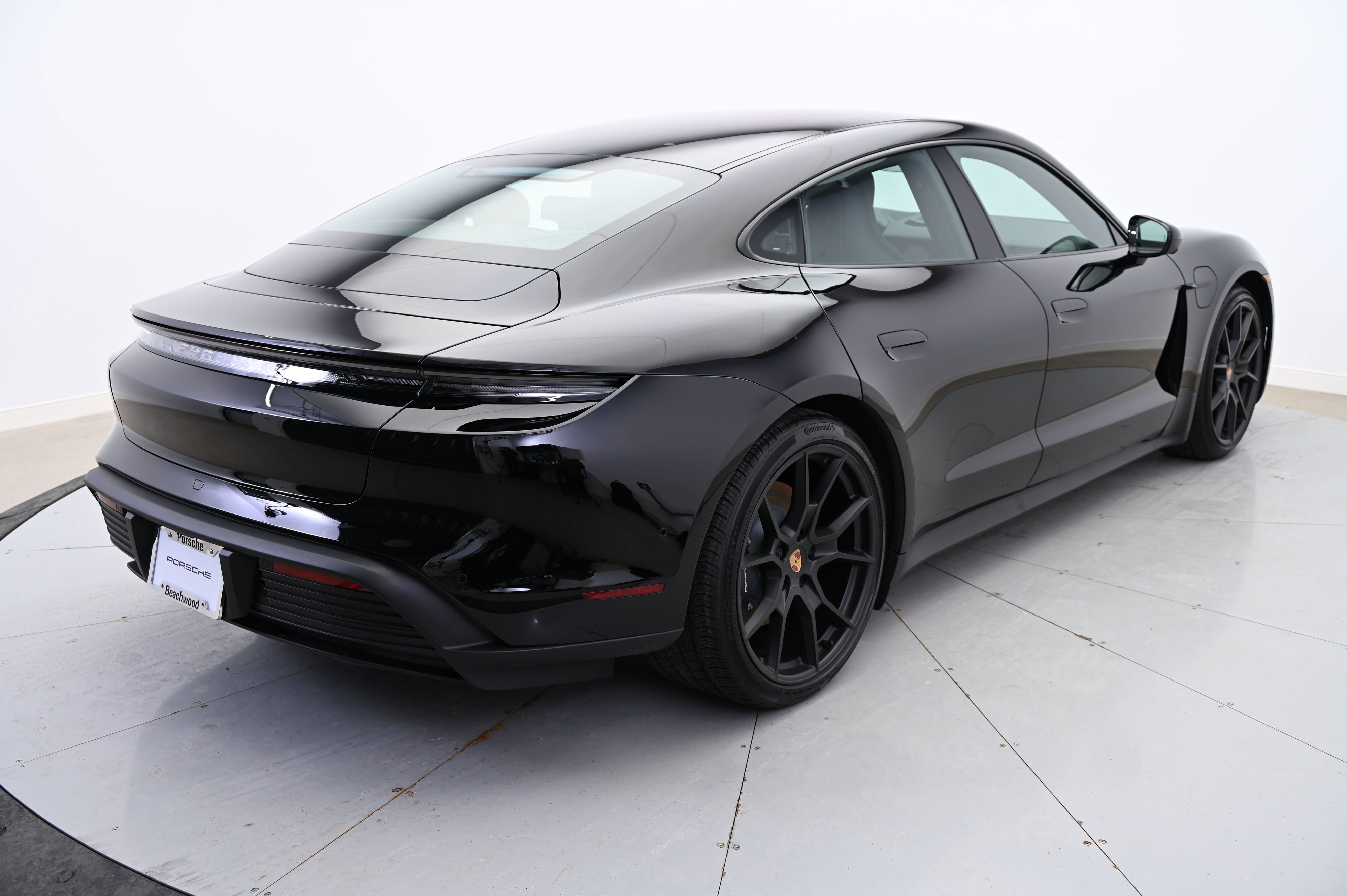 Used 2025 Porsche Taycan image 7