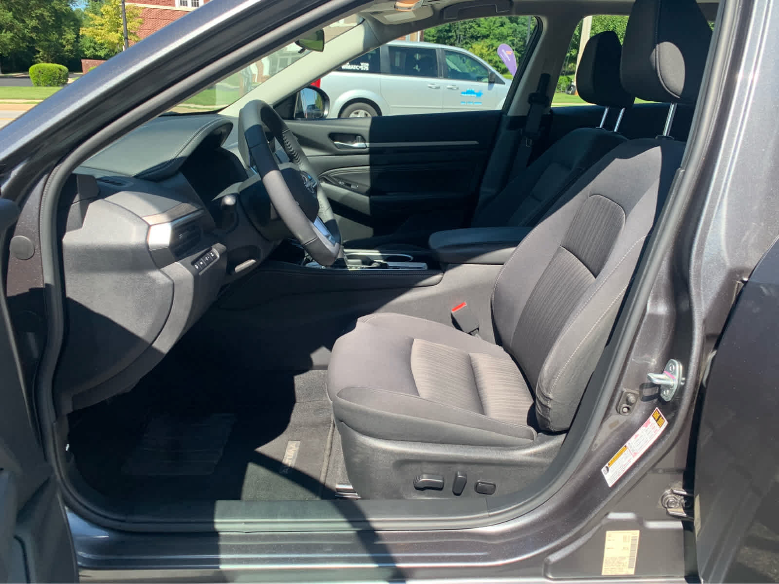 Used 2023 Nissan Altima 2.5 SV w/ SV Premium Package AWD/4WD image 11