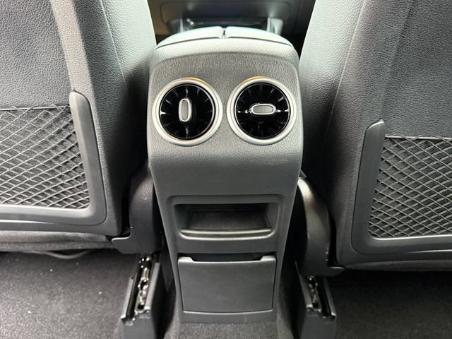Used 2025 Mercedes-Benz GLB 250 4MATIC image 31