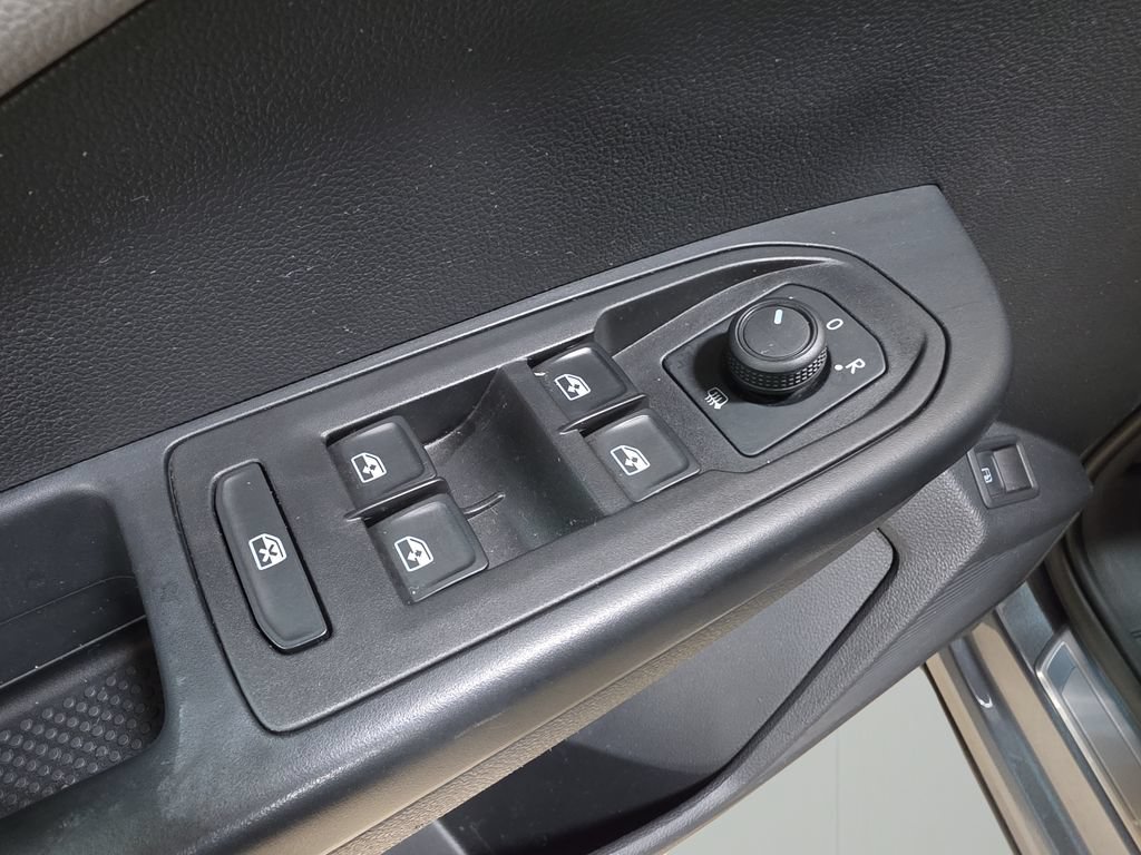 Used 2022 Volkswagen Taos SEL w/ Panoramic Sunroof Package AWD/4WD image 14