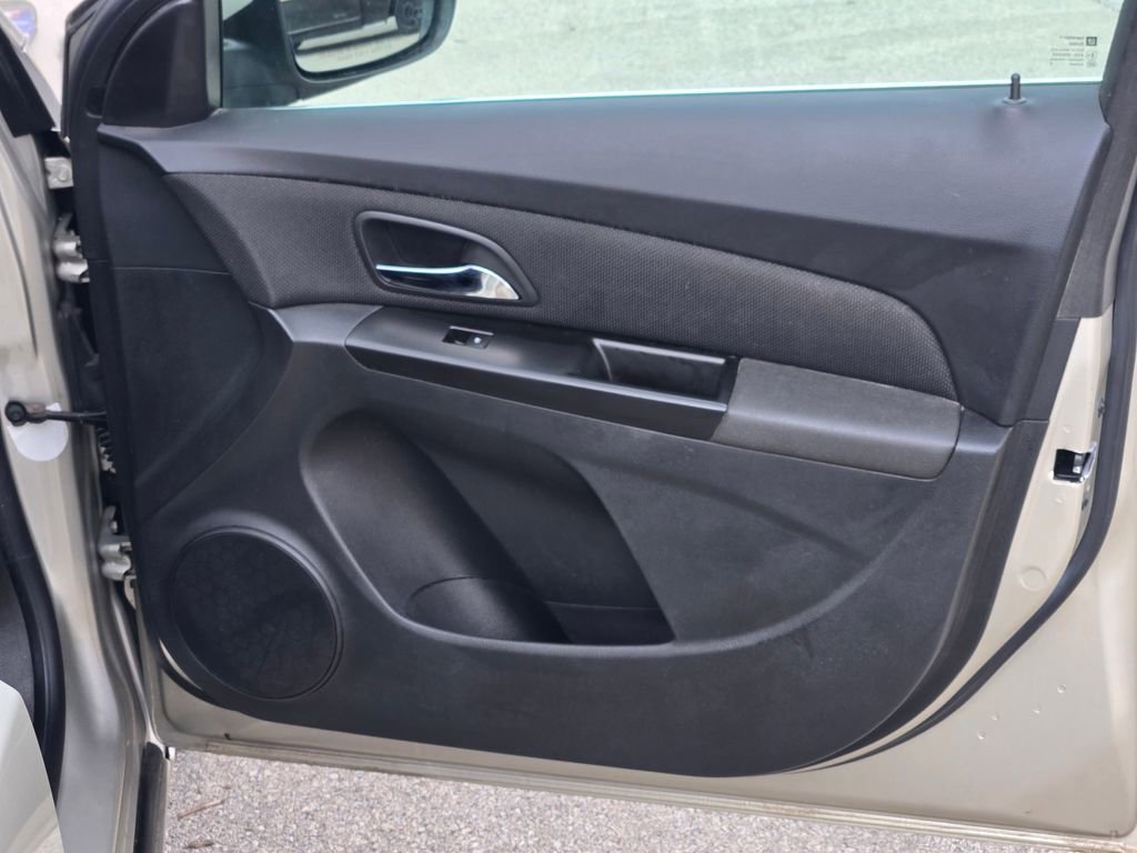 Used 2013 Chevrolet Cruze LT FWD image 6