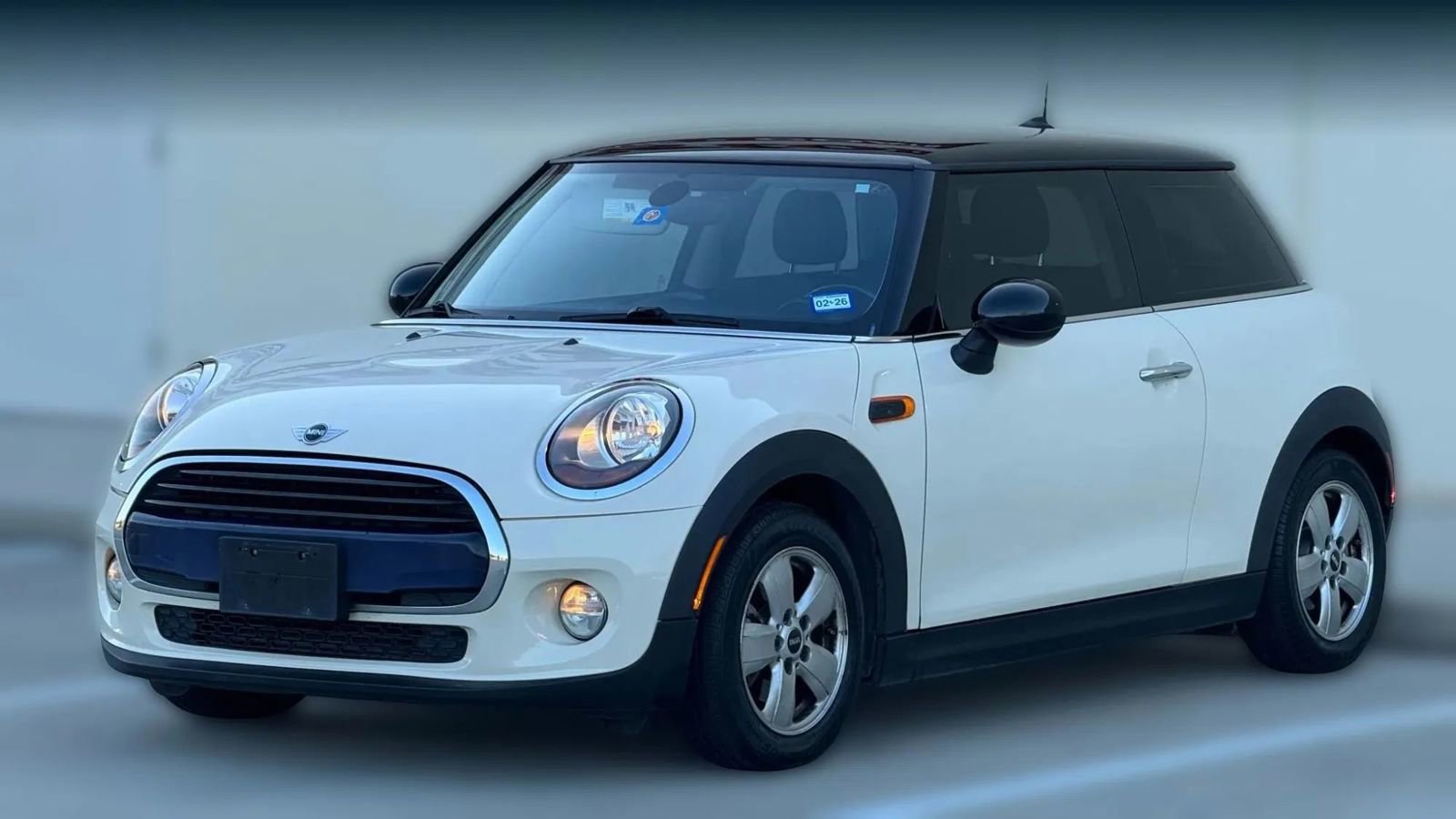 Used 2018 MINI Cooper 2-Door Hardtop image 5