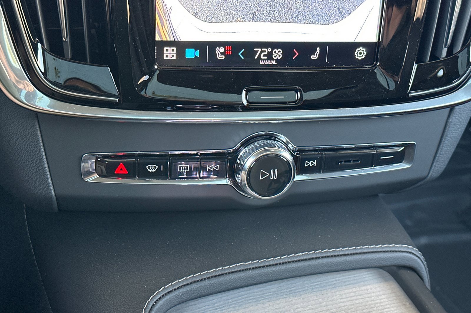 New 2025 Volvo V90 B6 Cross Country Ultra w/ Protection Package Premier image 18