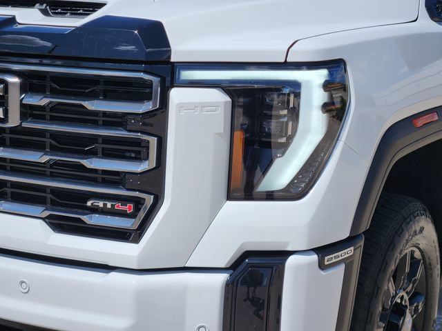 Used 2025 GMC Sierra 2500 AT4 w/ AT4 Premium Plus Package AWD/4WD image 9