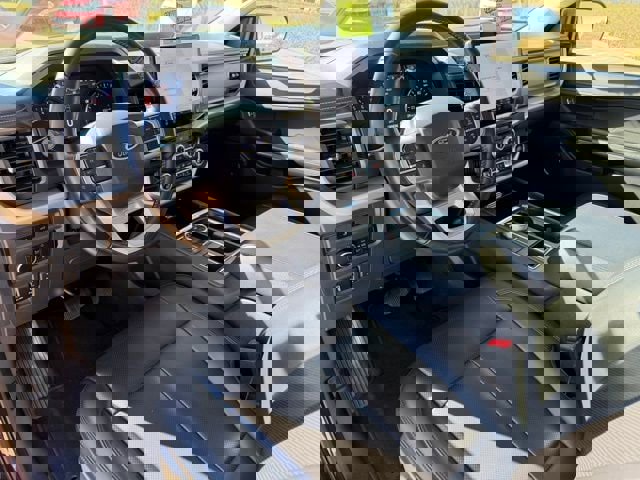 Used 2024 Ford Expedition Max XLT image 11