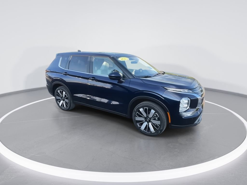 New 2025 Mitsubishi Outlander SE image 2