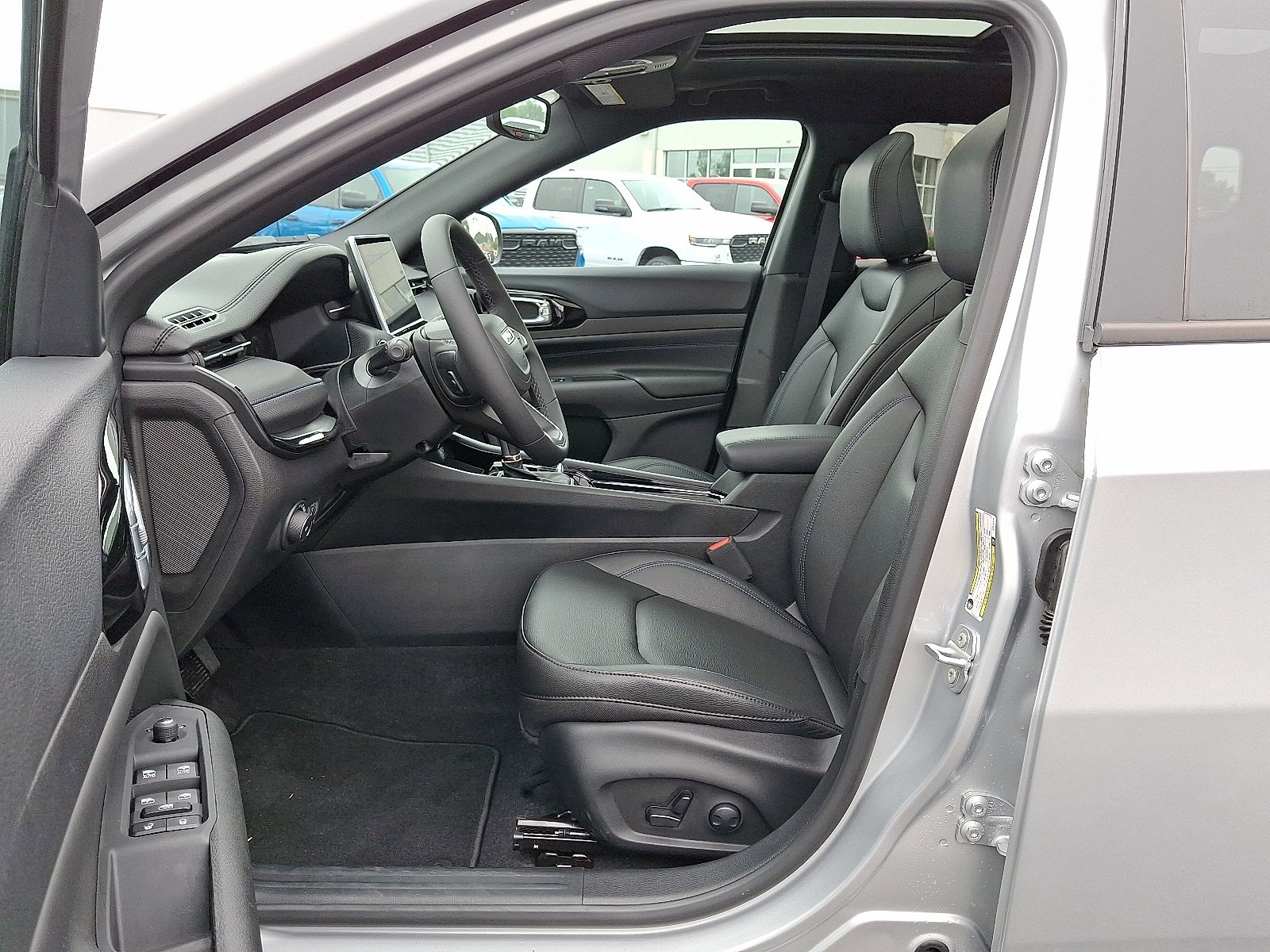 New 2025 Jeep Compass Limited w/ High Altitude Package image 7