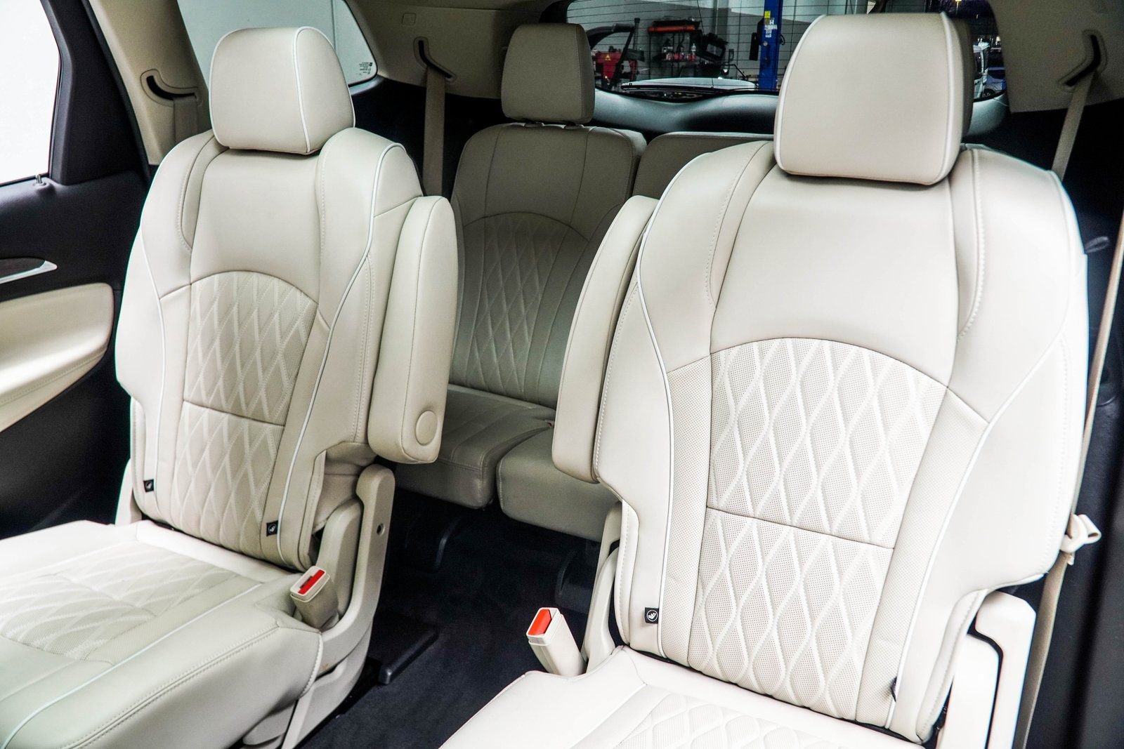 Used 2023 Buick Enclave Avenir image 40