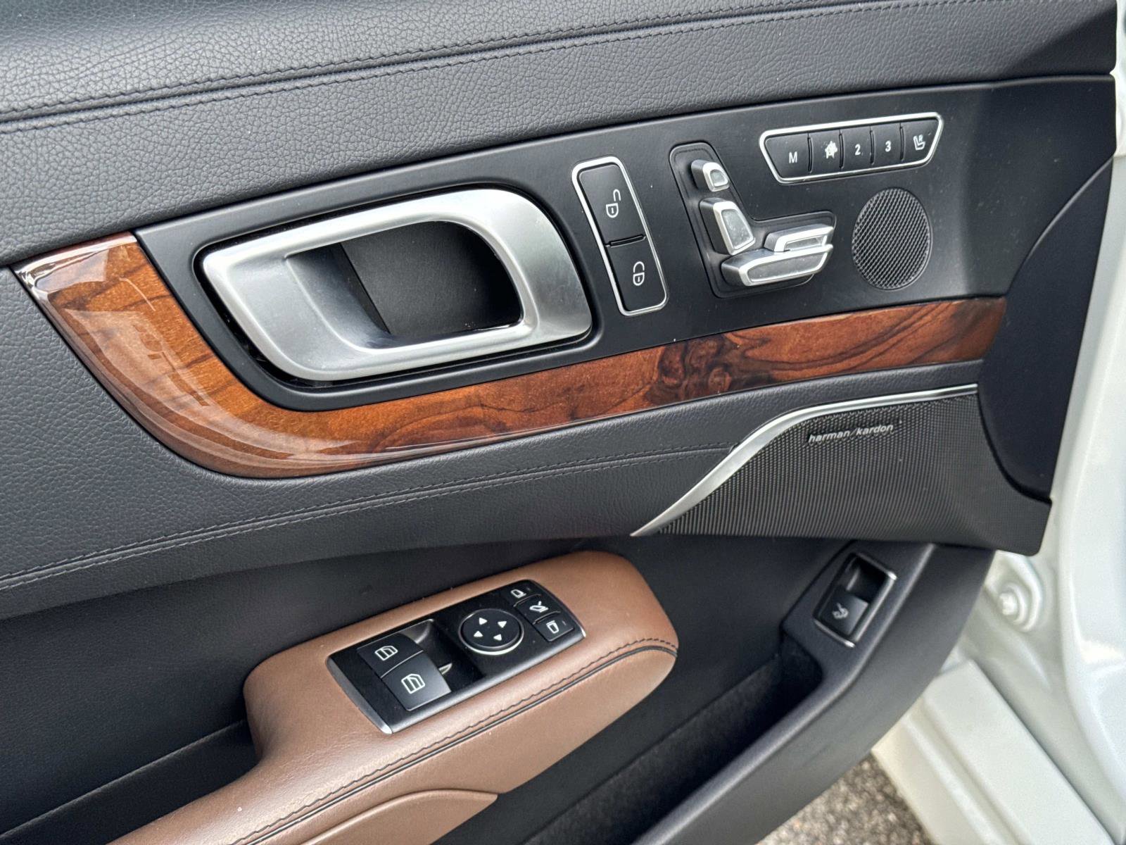 Used 2016 Mercedes-Benz SL 550 image 12