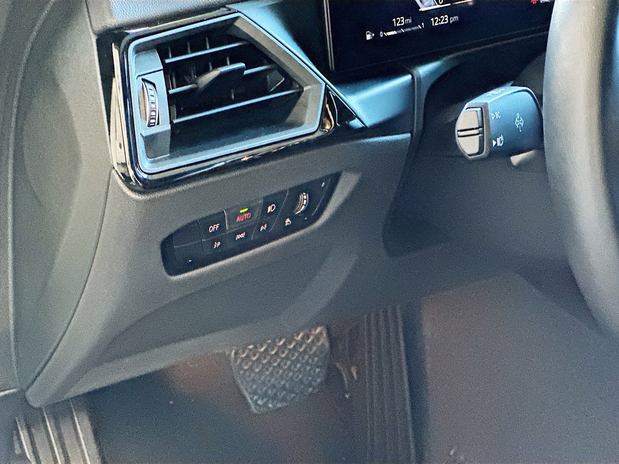 Certified 2024 BMW 230i xDrive Coupe w/ Convenience Package image 10