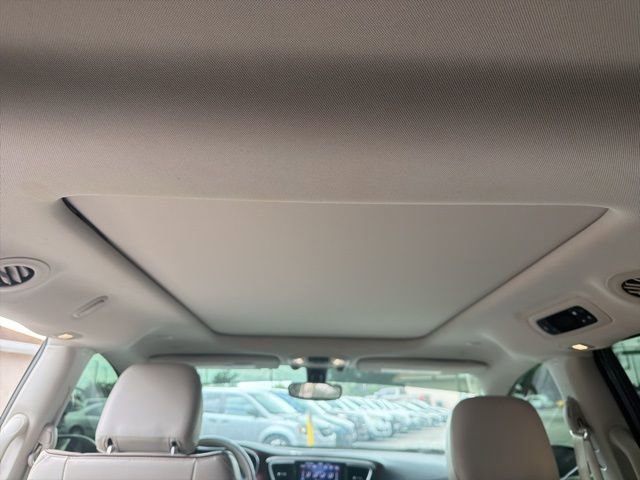 Used 2020 Chrysler Pacifica Limited FWD image 16
