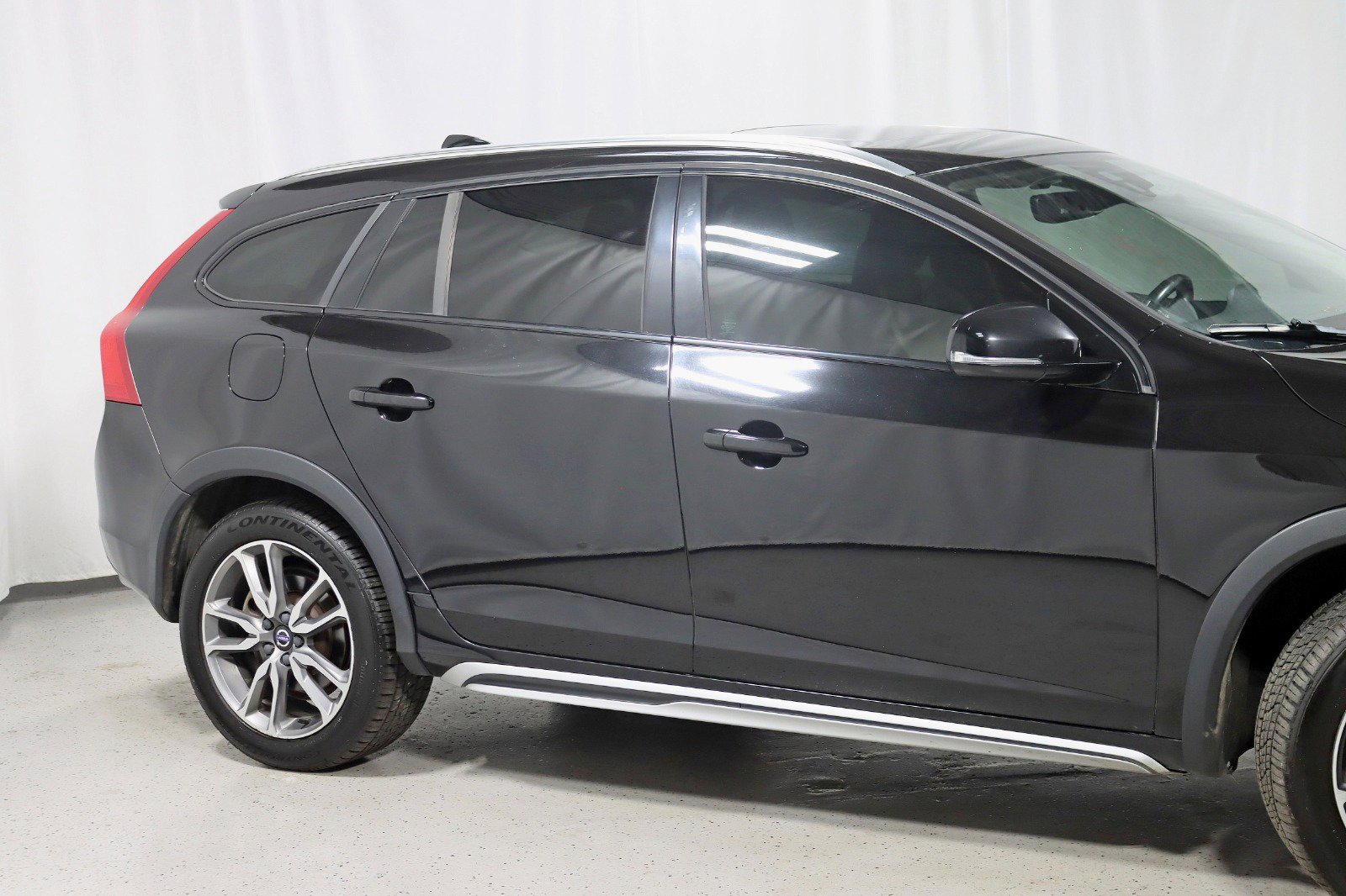 Used 2018 Volvo V60 T5 Cross Country w/ Convenience Package image 3