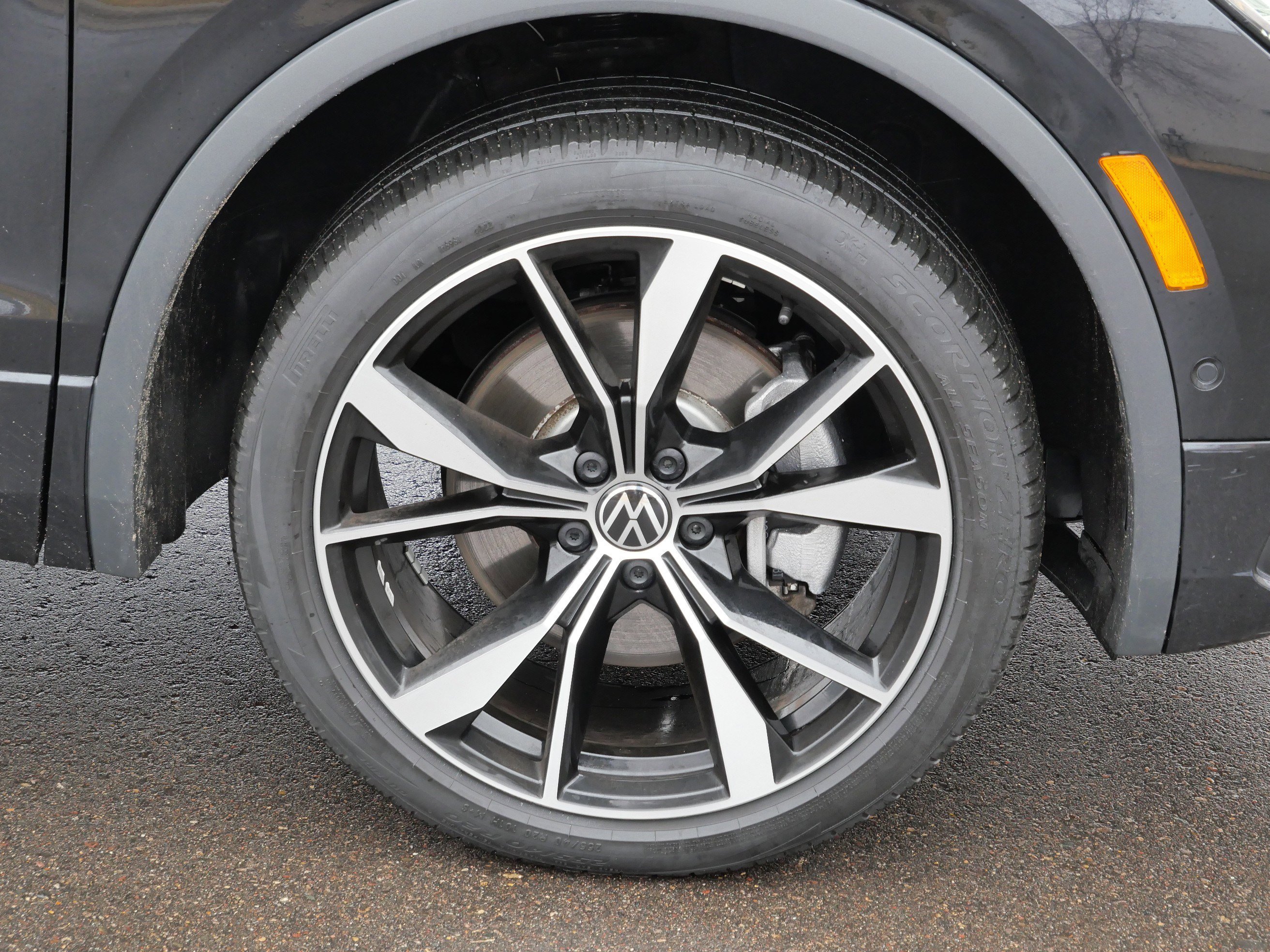 Used 2023 Volkswagen Tiguan SEL R-Line image 15