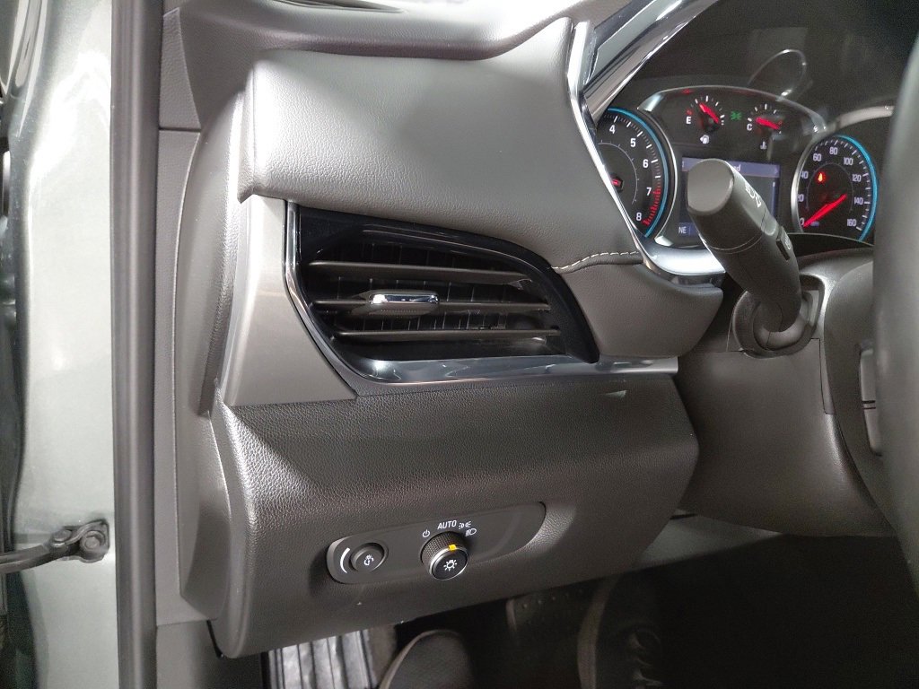 Used 2023 Chevrolet Traverse LT w/ LPO, Floor Liner Package image 32