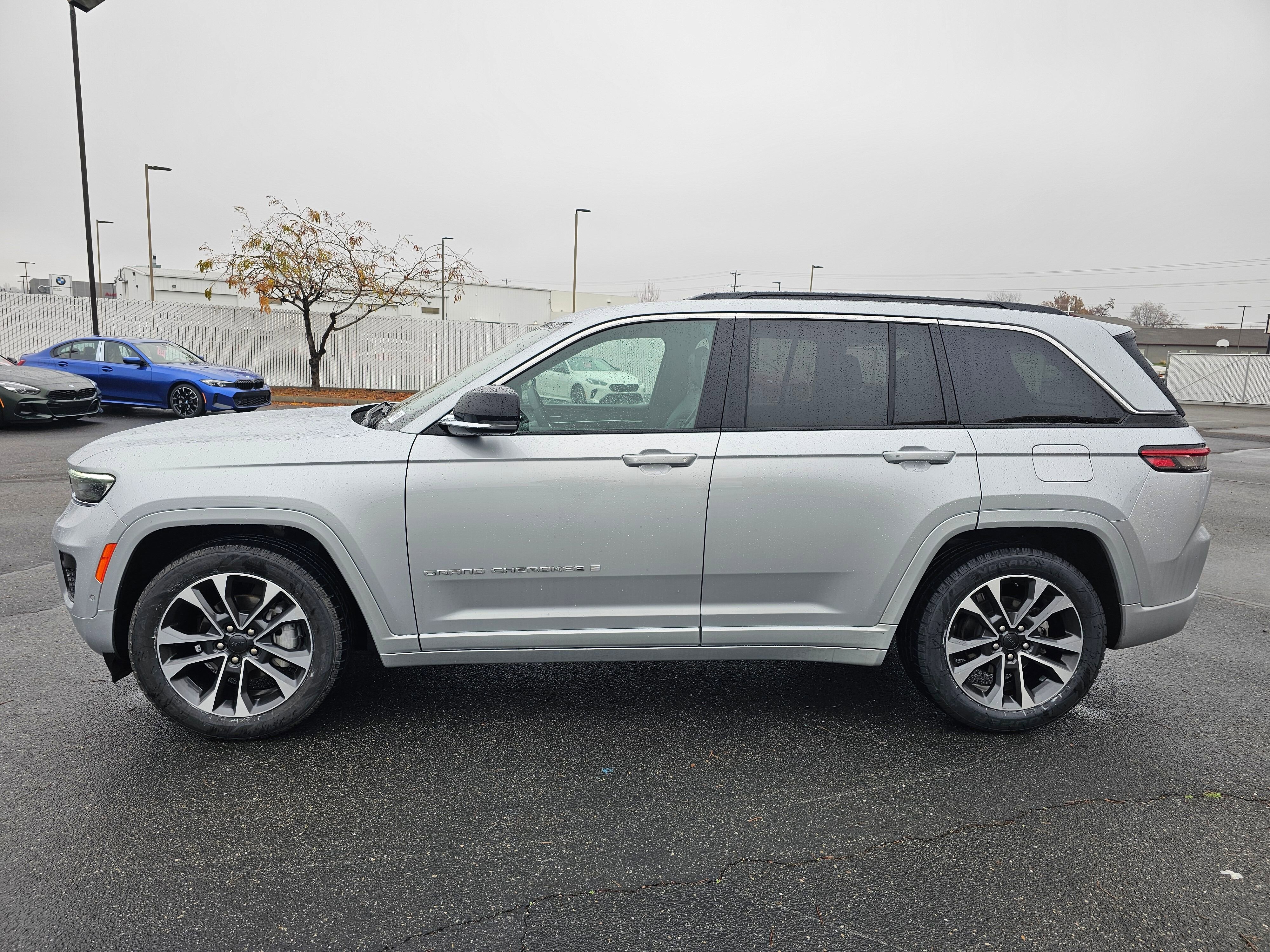 Used 2024 Jeep Grand Cherokee Overland image 3