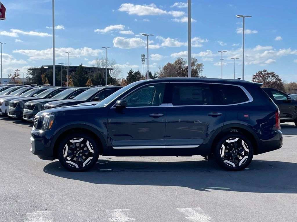 New 2025 Kia Telluride S image 4