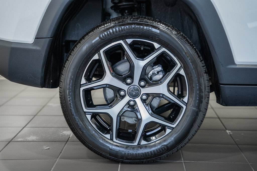Certified 2025 Jeep Compass Limited AWD/4WD image 18