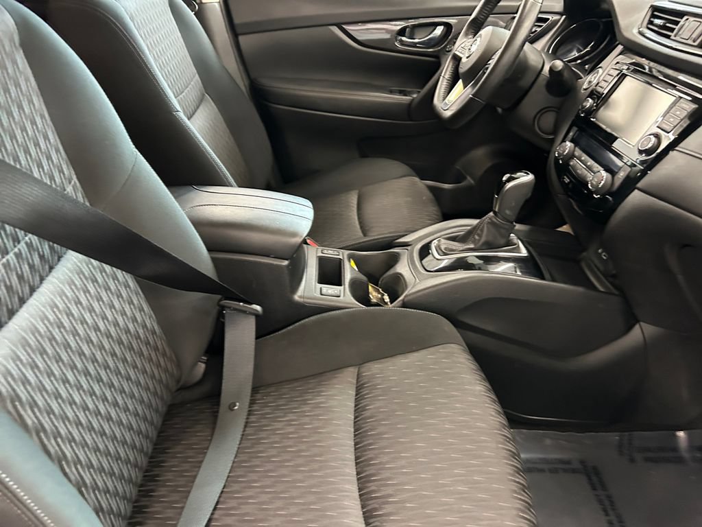 Used 2020 Nissan Rogue SV AWD/4WD image 25