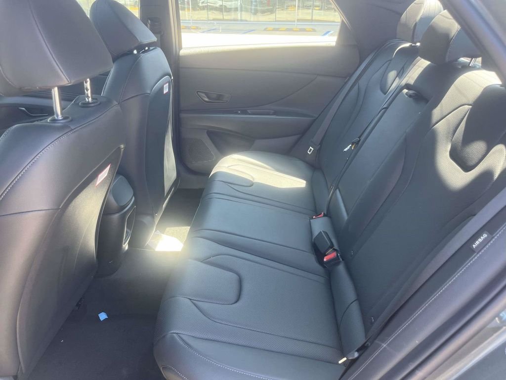 New 2026 Hyundai Elantra SEL Sport FWD image 11