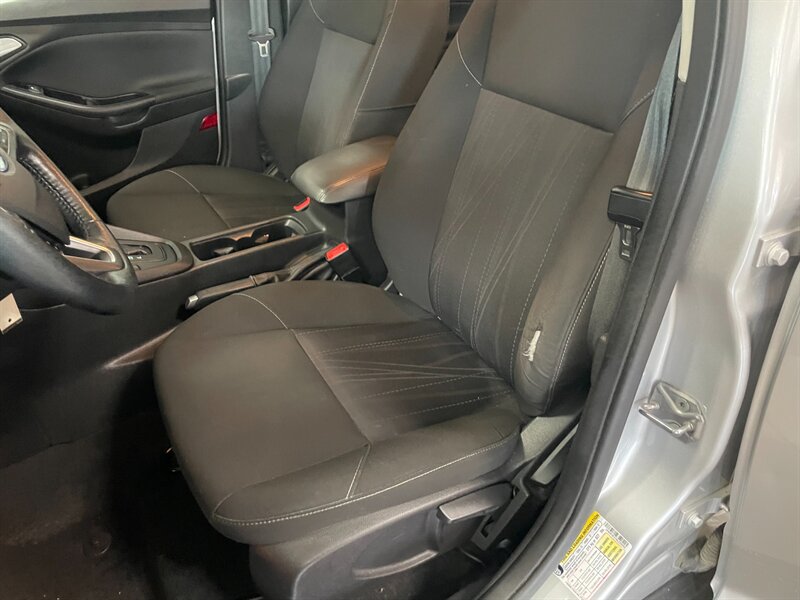 Used 2016 Ford Focus SE w/ SE Cold Weather Package FWD image 16