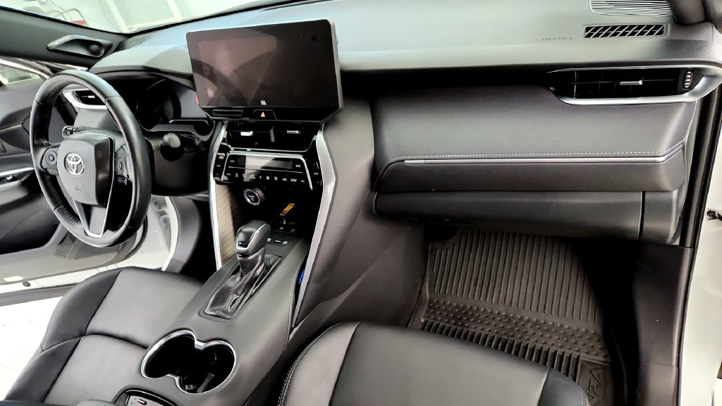Certified 2023 Toyota Venza XLE AWD/4WD image 16