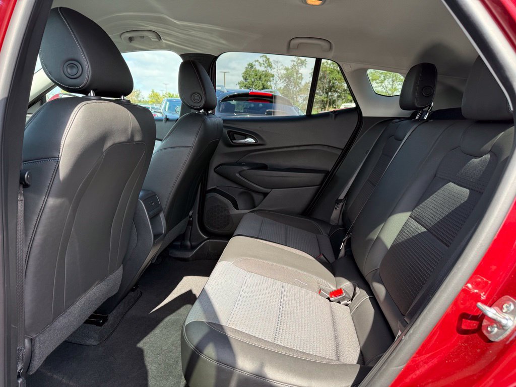 Used 2025 Chevrolet Trax LT FWD image 12