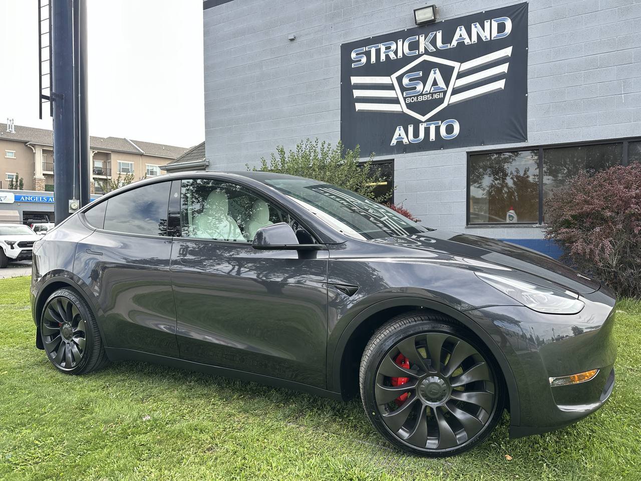 Used 2025 Tesla Model Y Performance AWD/4WD image 1