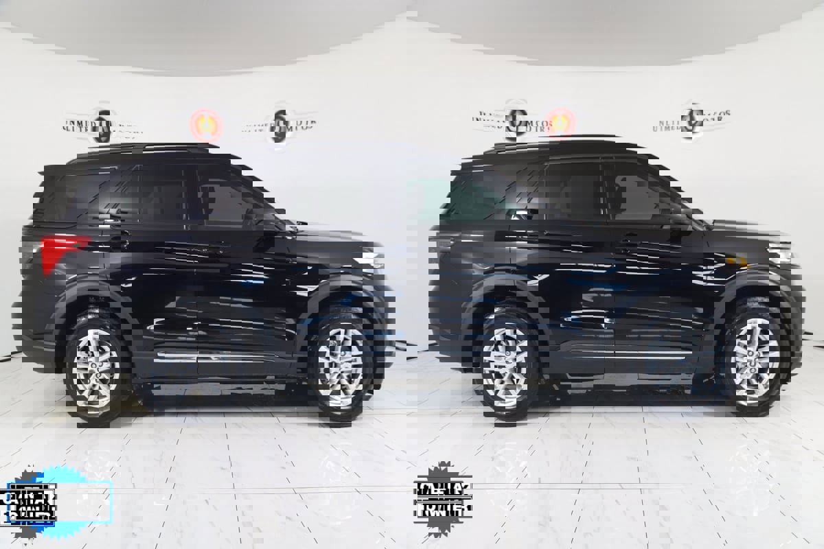 Used 2022 Ford Explorer XLT image 2