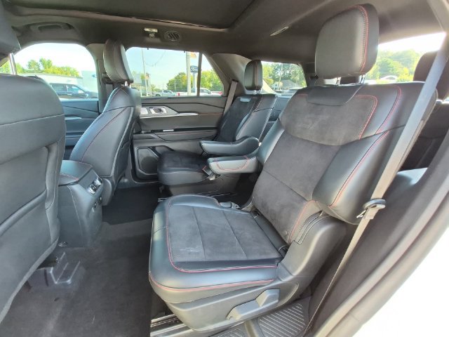 Used 2025 Ford Explorer ST AWD/4WD image 29