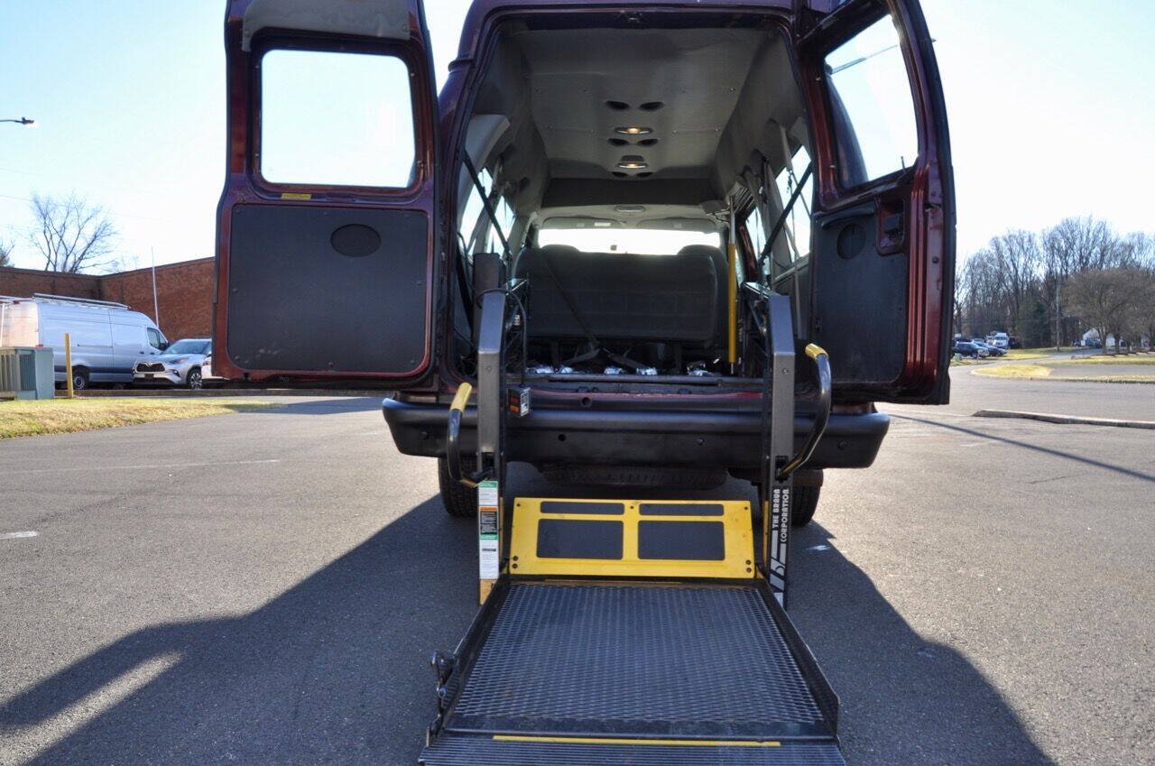 Used 2005 Ford E-350 and Econoline 350 XL RWD image 19